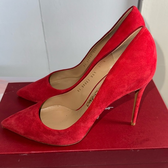 Salvatore Ferragamo Suede Pumps - Picture 2 of 5